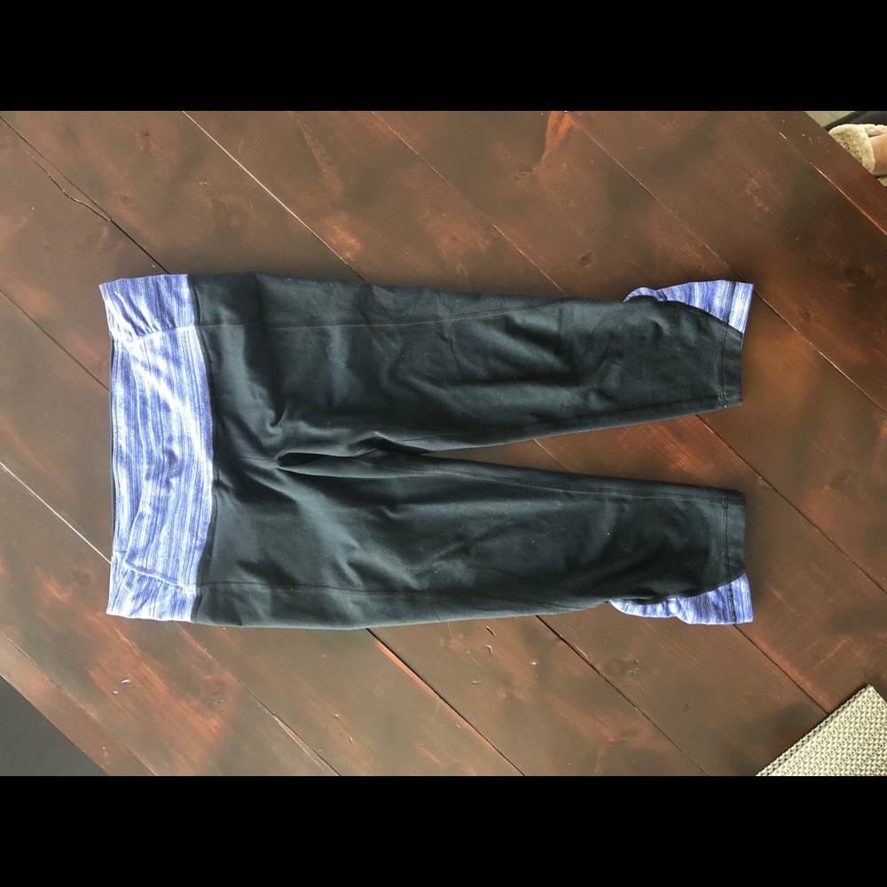 EUC🦵🏼Under Armour fitted Capris 💜